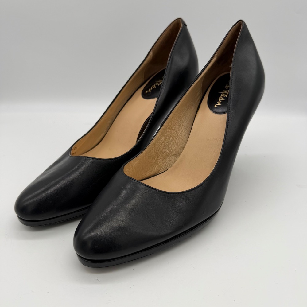 Cole Haan Black Leather Round Toe Pumps D26639 Size 8B Classic Minimalist